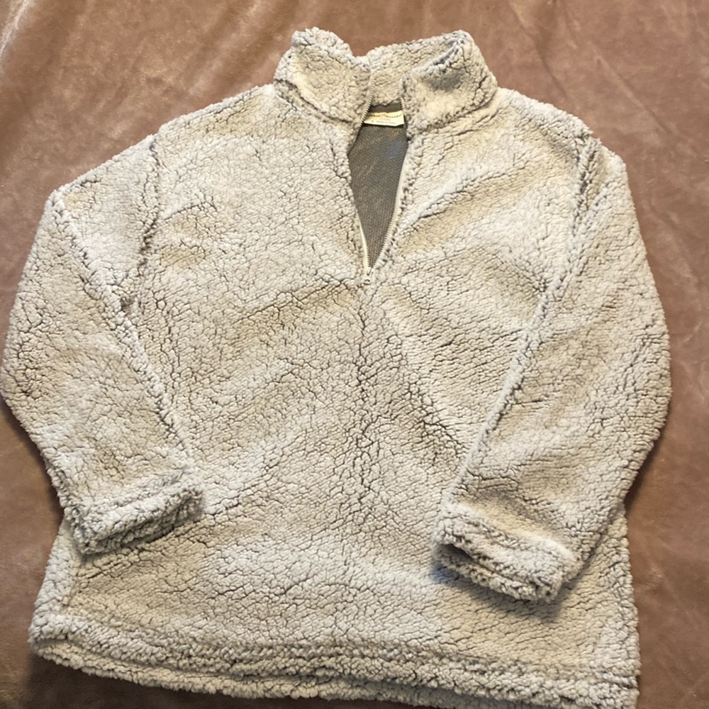 Light gray pullover